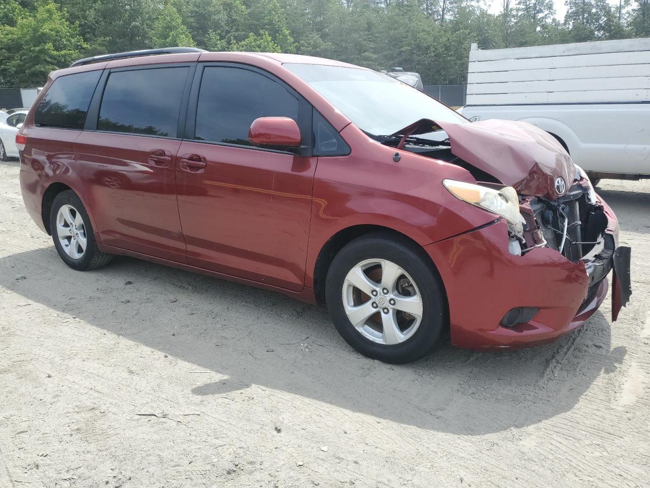 2011 Toyota Sienna Le - Фото 4