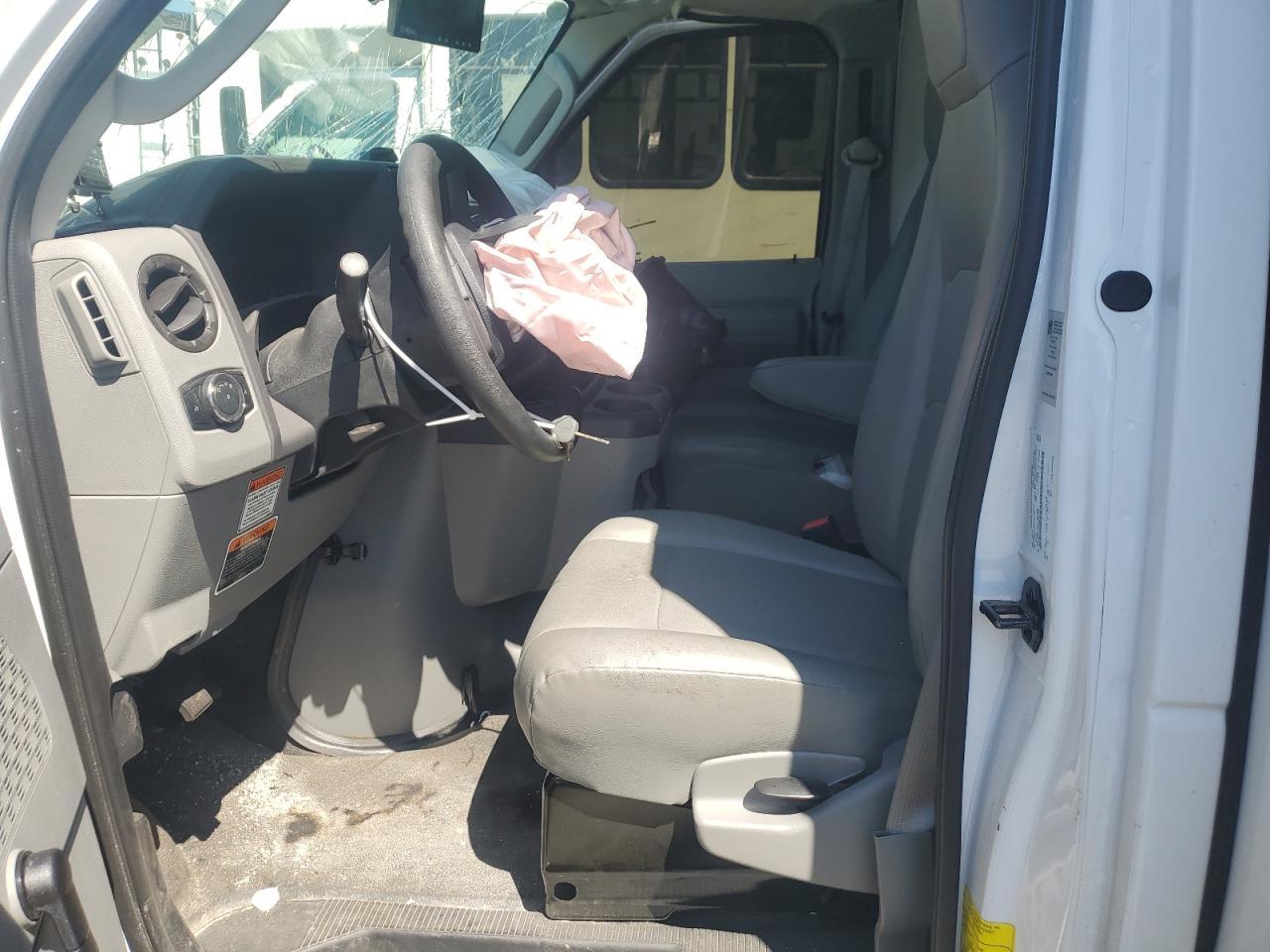 2025 Ford Econoline E350 Super Duty Cutaway Van - Фото 7