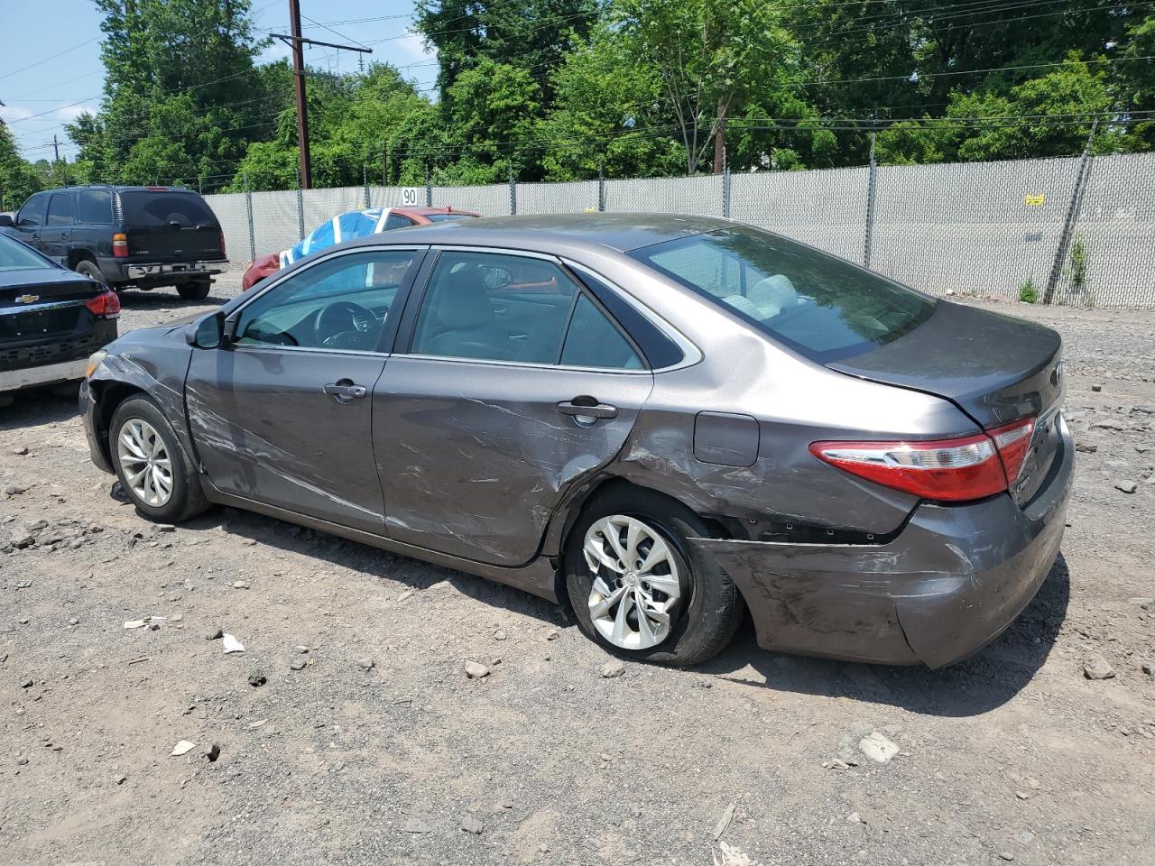 2016 Toyota Camry Le - Фото 2