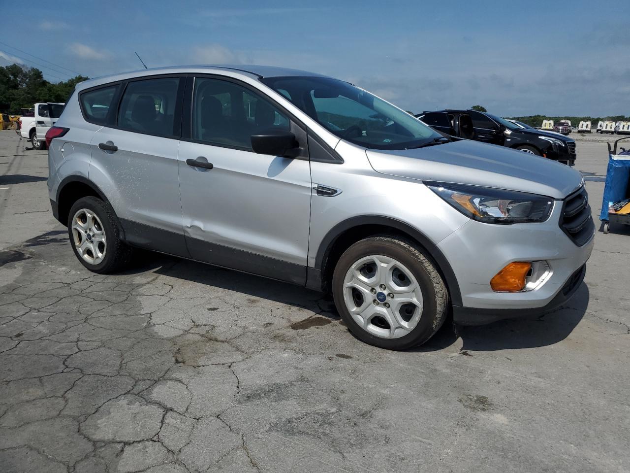 2019 Ford Escape S - Фото 4