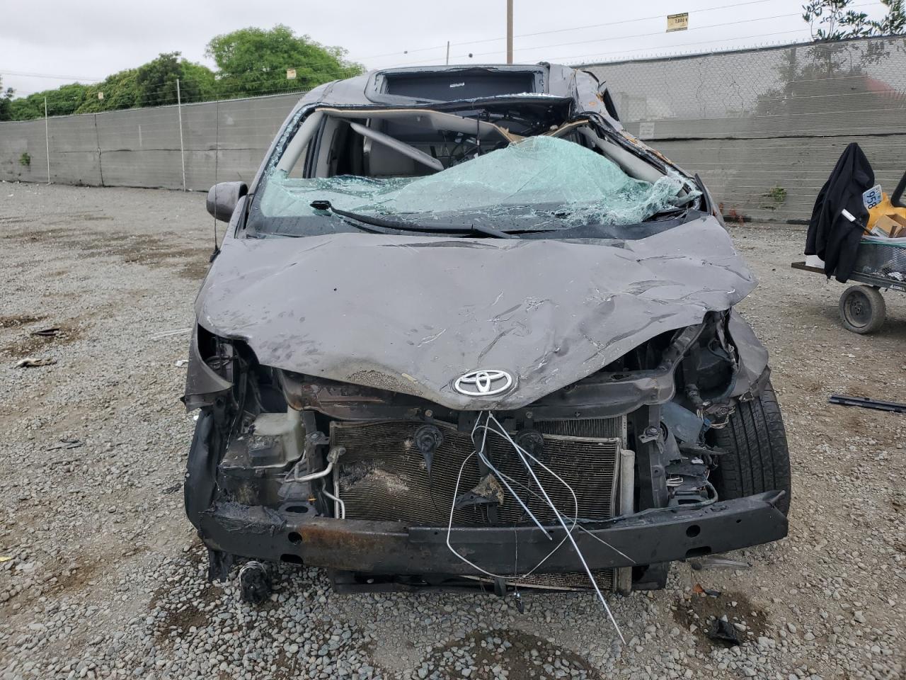 2013 Toyota Sienna Xle - Фото 5