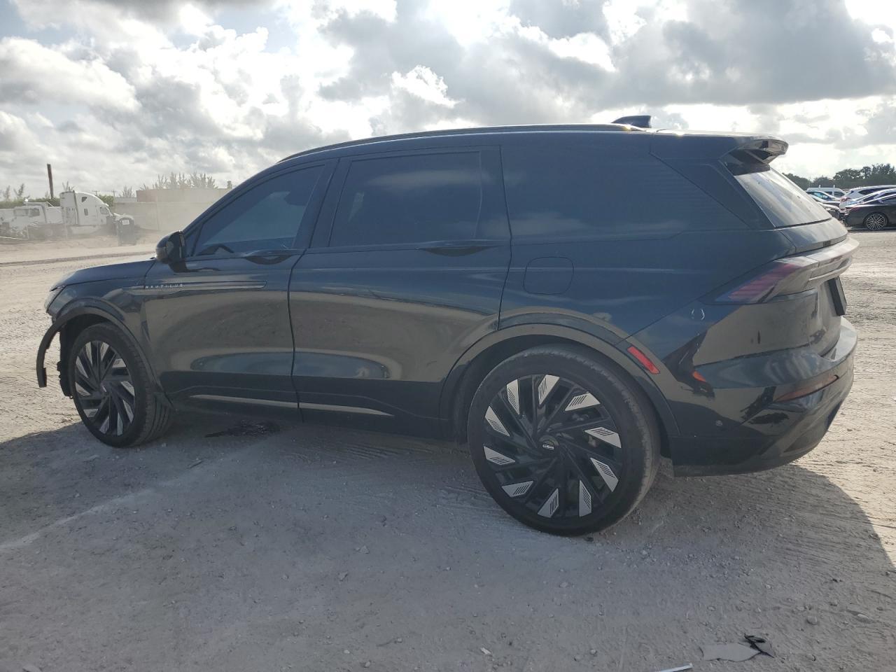 2024 Lincoln Nautilus Reserve - Image 2