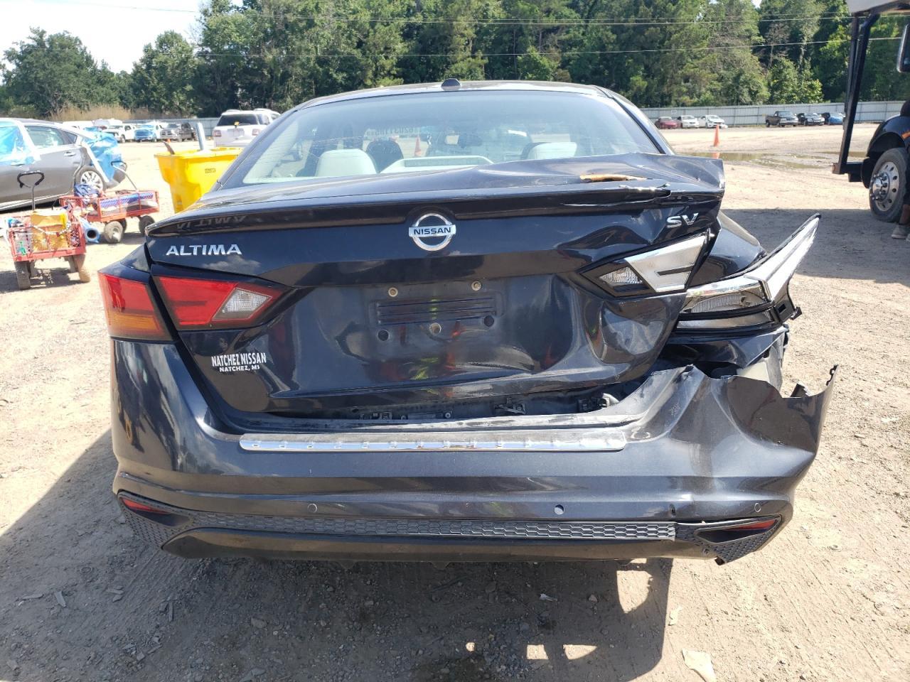 2021 Niss Altima Sv - Image 6