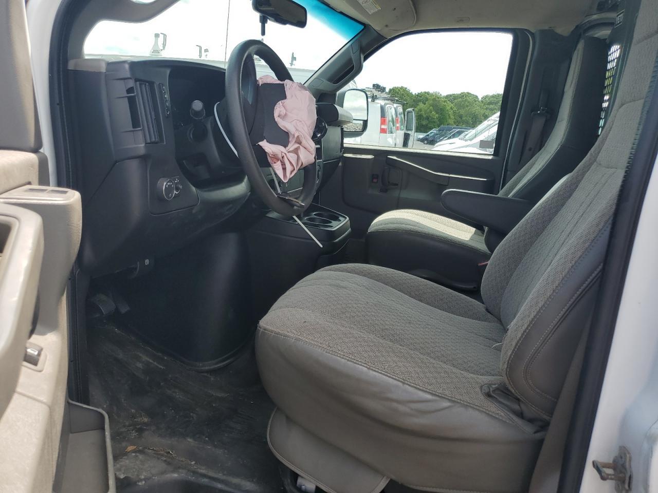 2017 Chevrolet Express G2500 - Фото 7