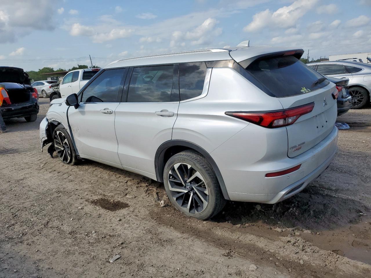 2022 Mitsubishi Outlander Sel - Фото 2
