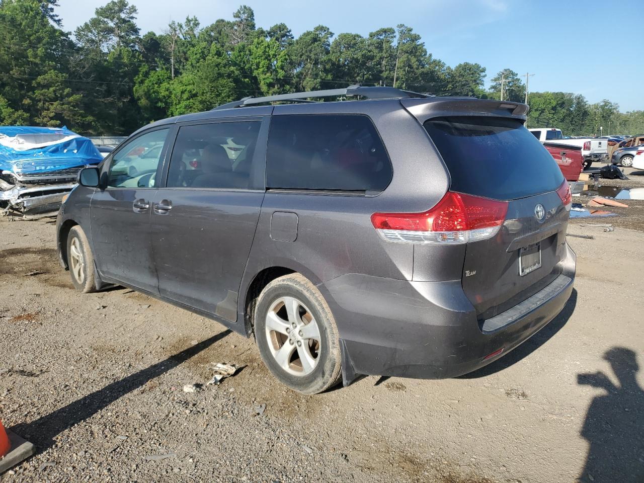 2013 Toyota Sienna Le - Фото 2