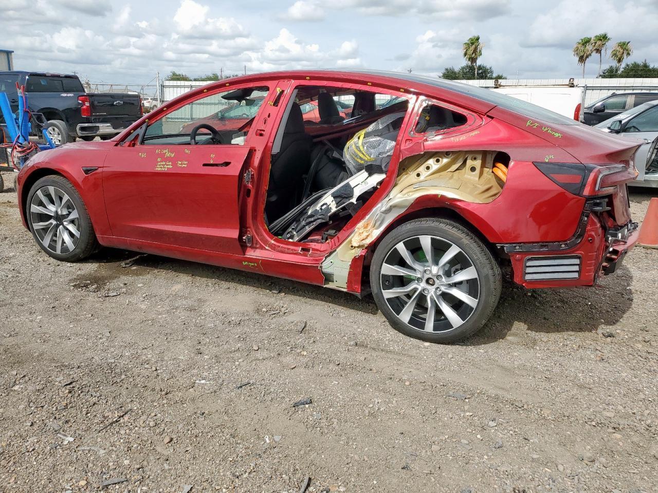 2024 Tesla Model 3 - Фото 2