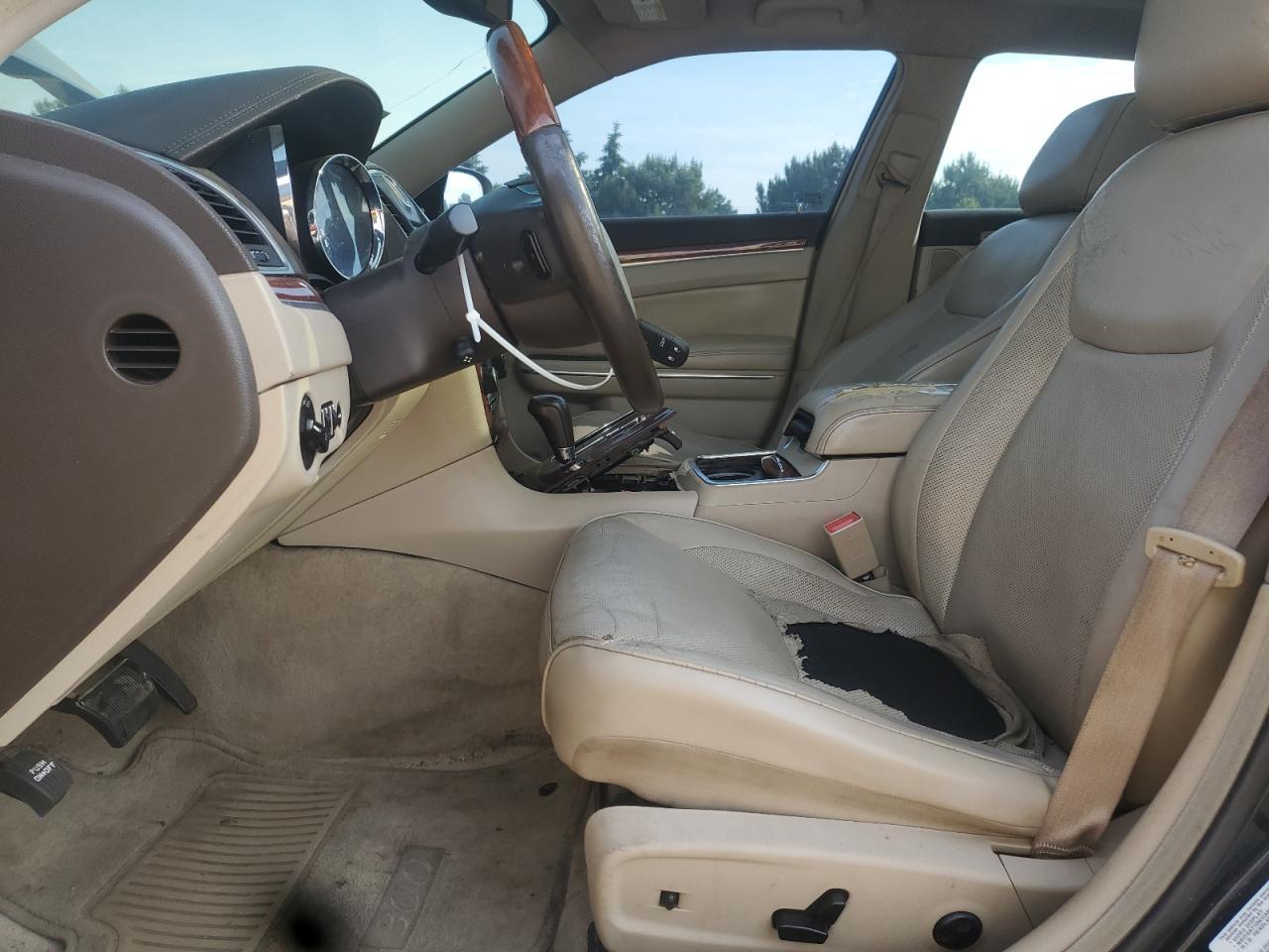 2011 Chrysler 300C - Image 7