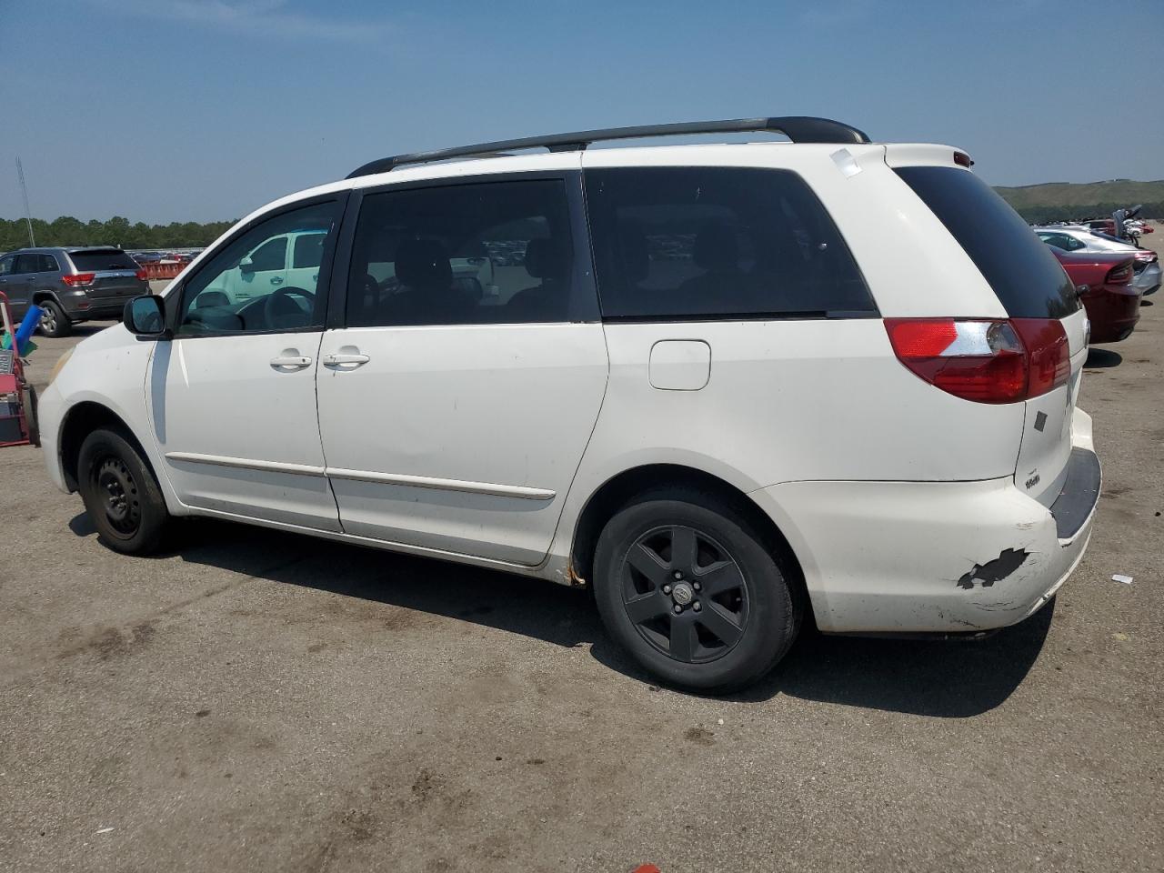 2004 Toyota Sienna Ce - Image 2