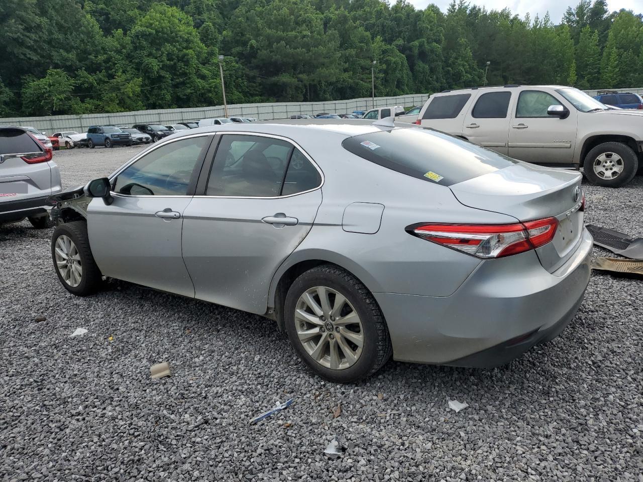 2020 Toyota Camry Le - Фото 2