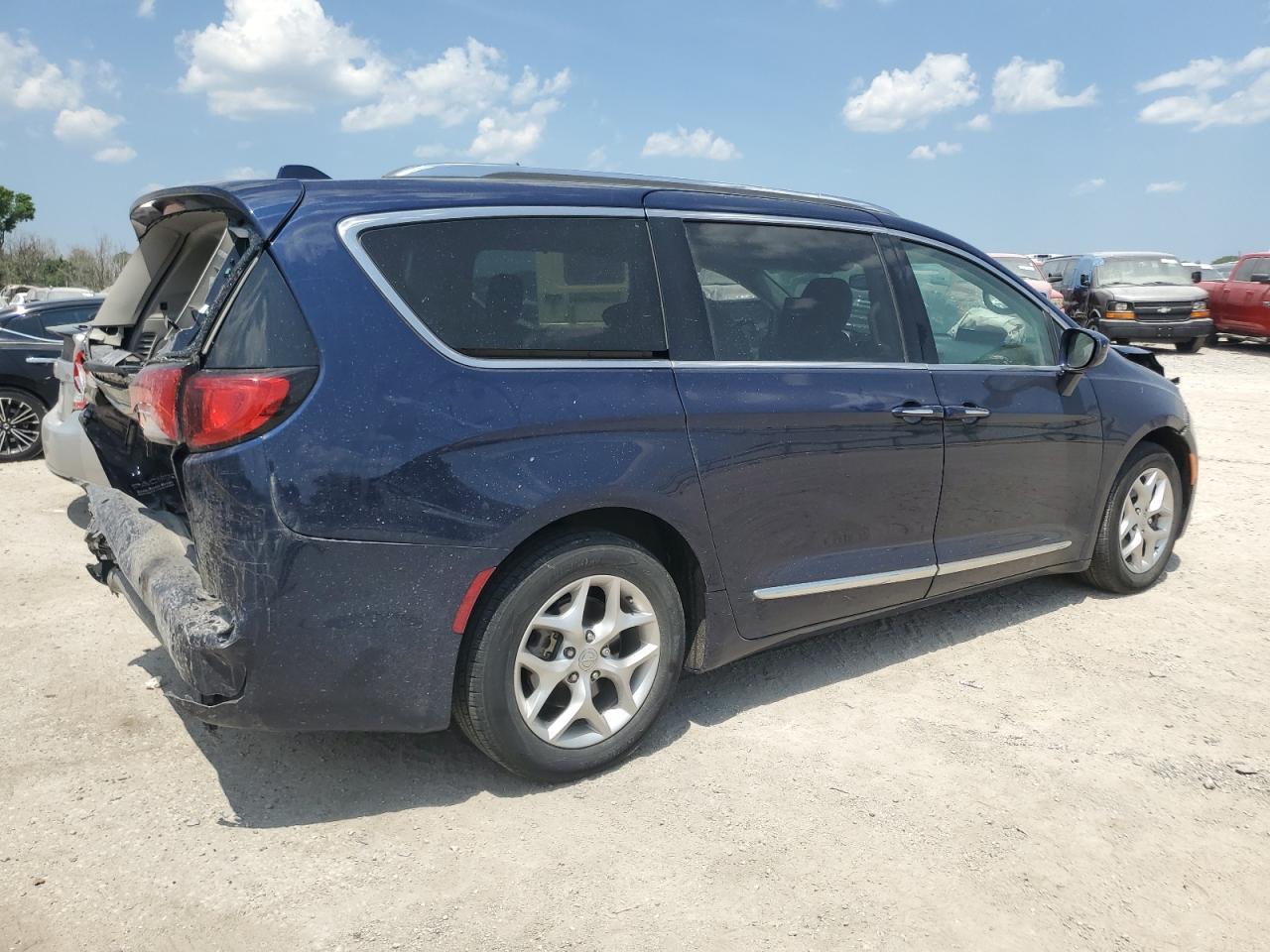 2018 Chrysler Pacifica Touring L Plus - Фото 3