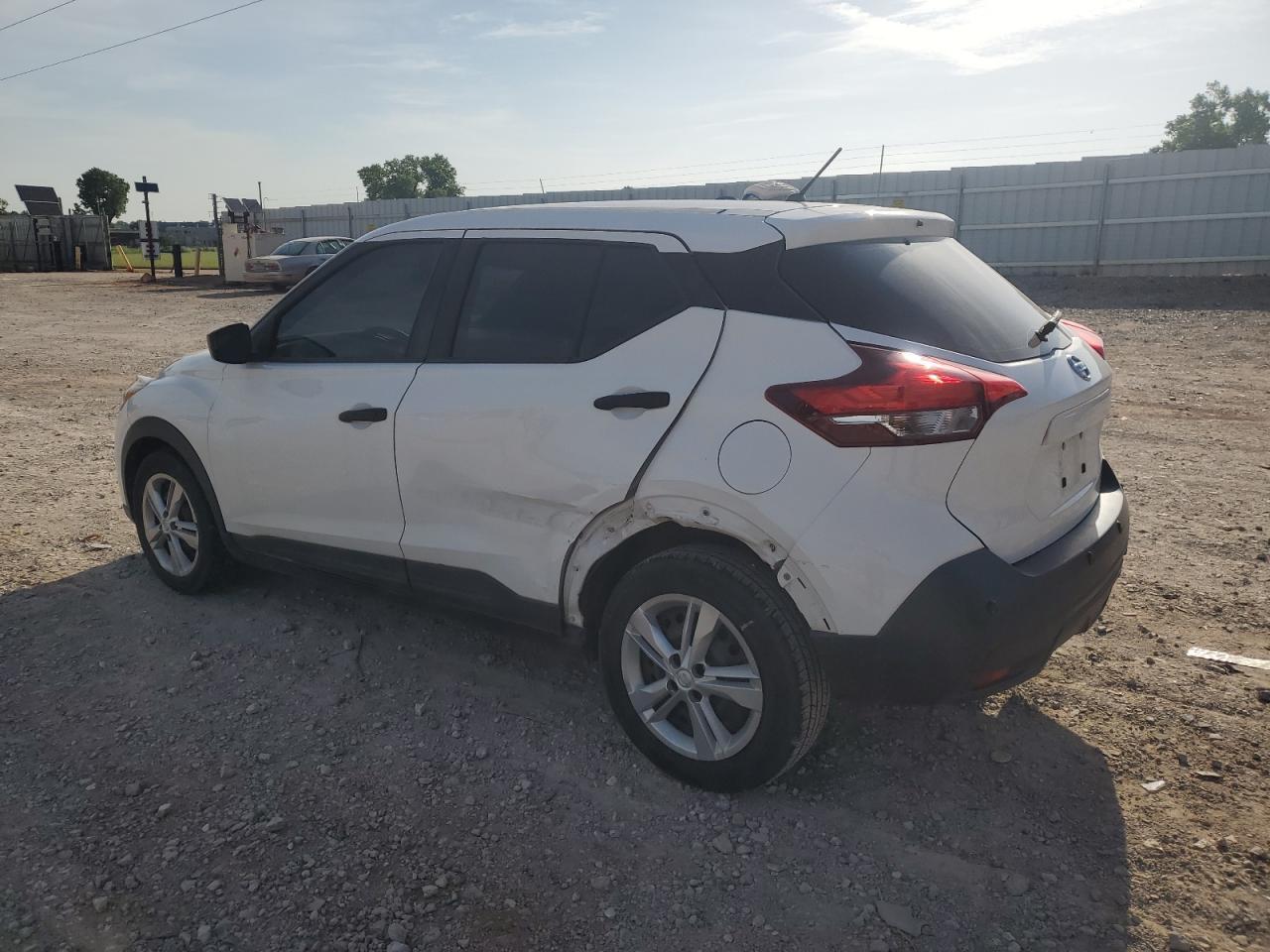 2020 Nissan Kicks S - Фото 2