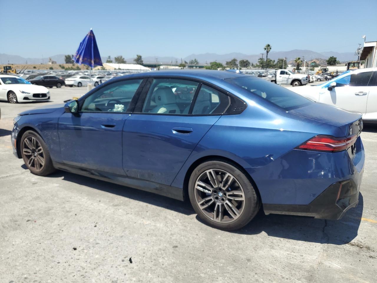 2024 BMW 530 I - Фото 2