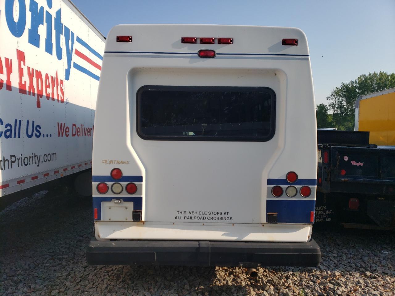 2006 Ford Econoline E450 Super Duty Cutaway Van - Фото 6