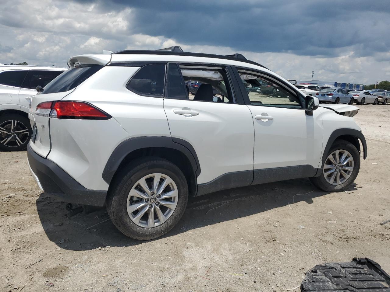 2022 Toyota Corolla Cross Le - Фото 3