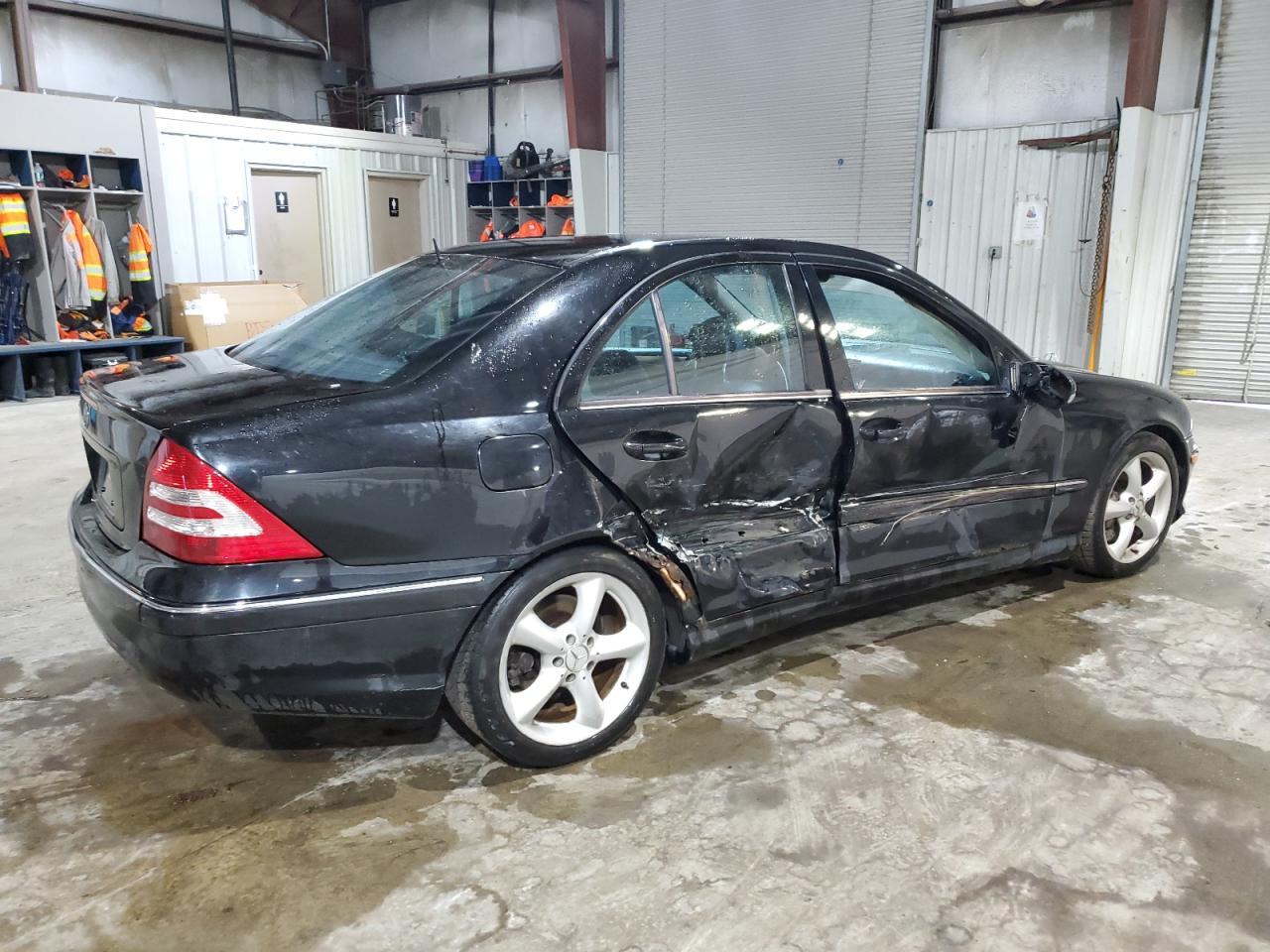 2005 Mercedes-Benz C 320 - Image 3