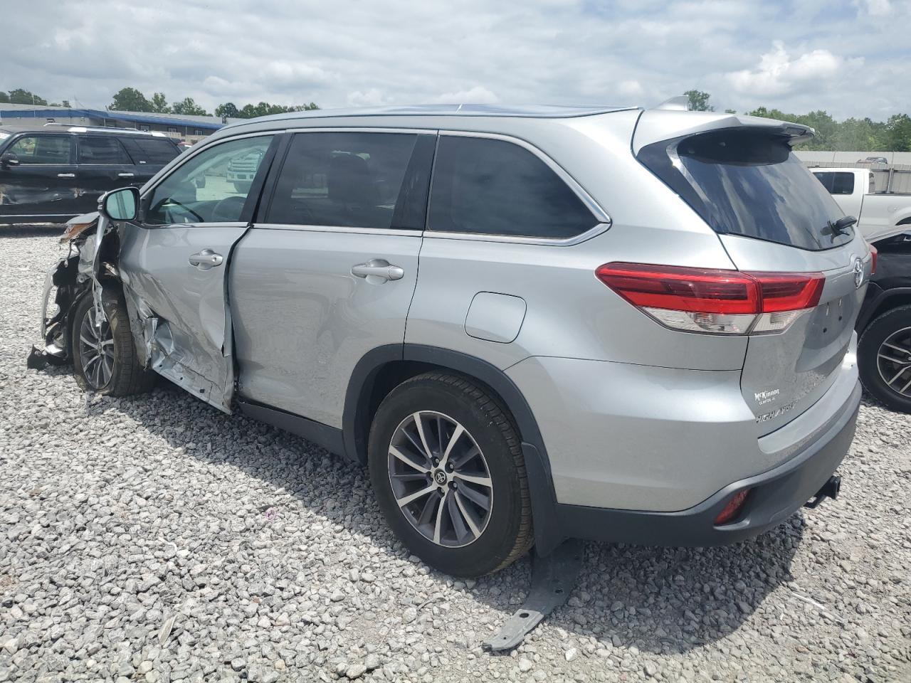 2019 Toyota Highlander Se - Фото 2