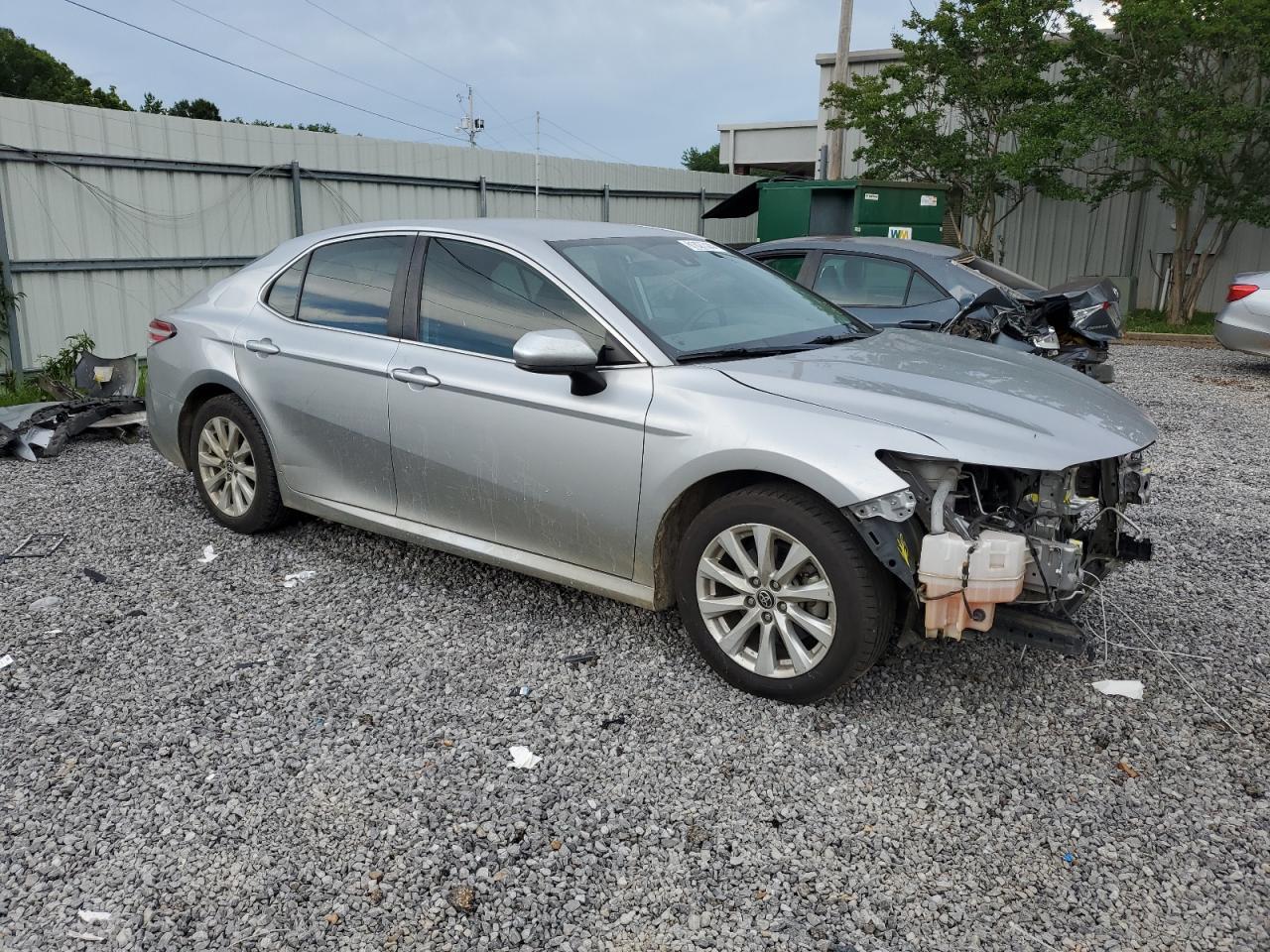 2020 Toyota Camry Le - Фото 4