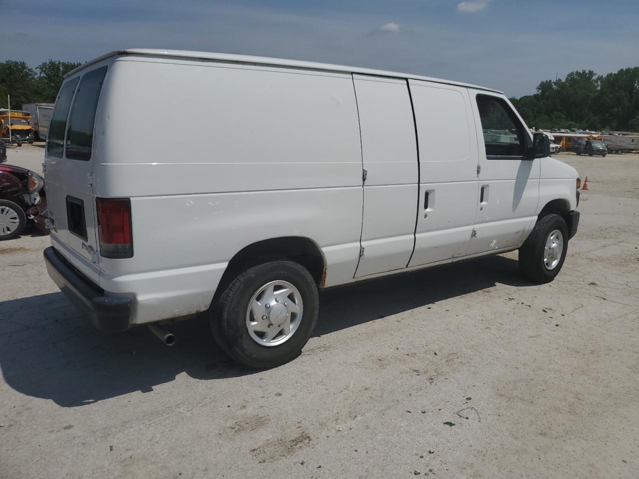 2011 Ford Econoline E250 Van - Фото 3