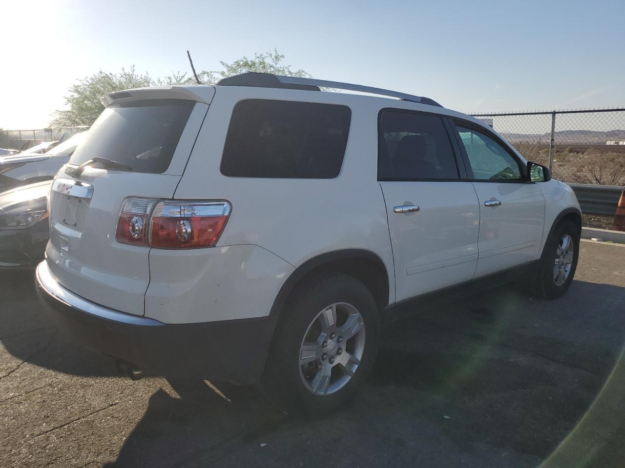 2011 GMC Acadia Sle - Image 3