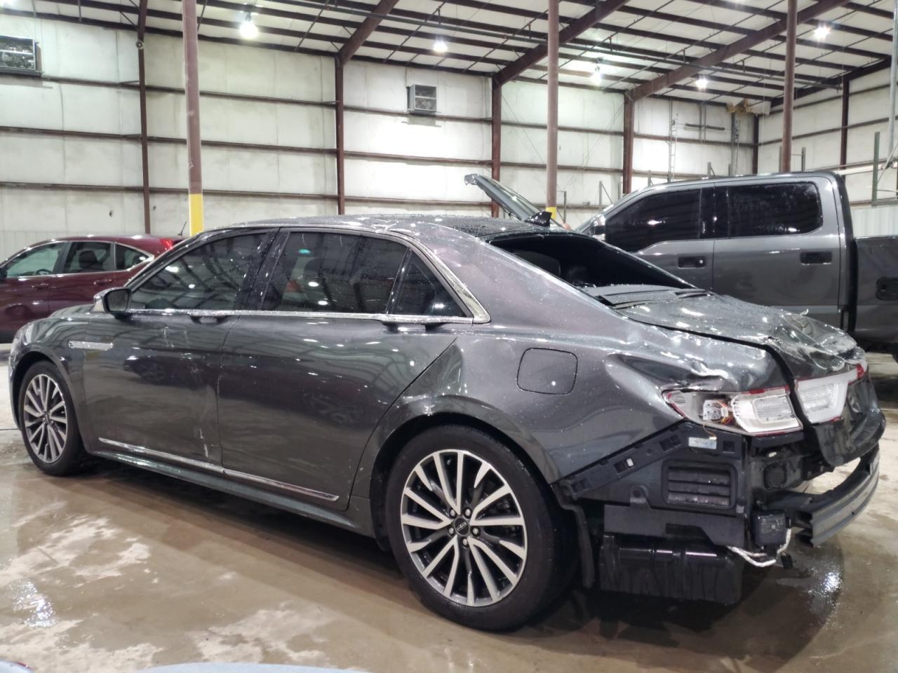 2019 Lincoln Continental Select - Фото 2