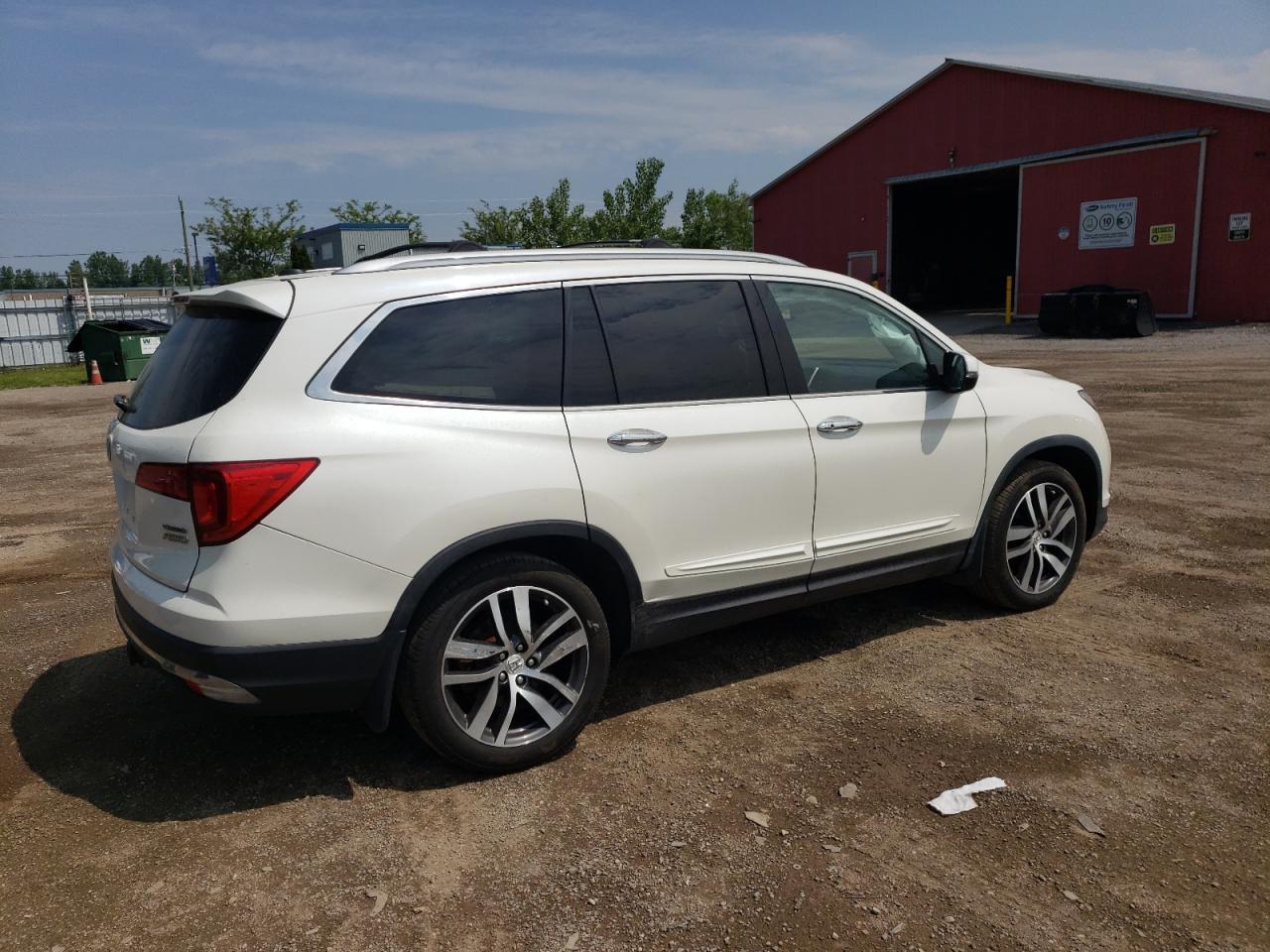 2017 Honda Pilot Touring - Image 3