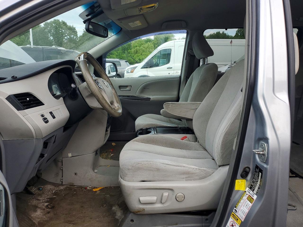 2013 Toyota Sienna Le - Image 7