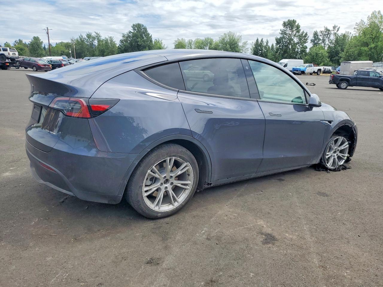 2023 Tesla Model Y - Image 3