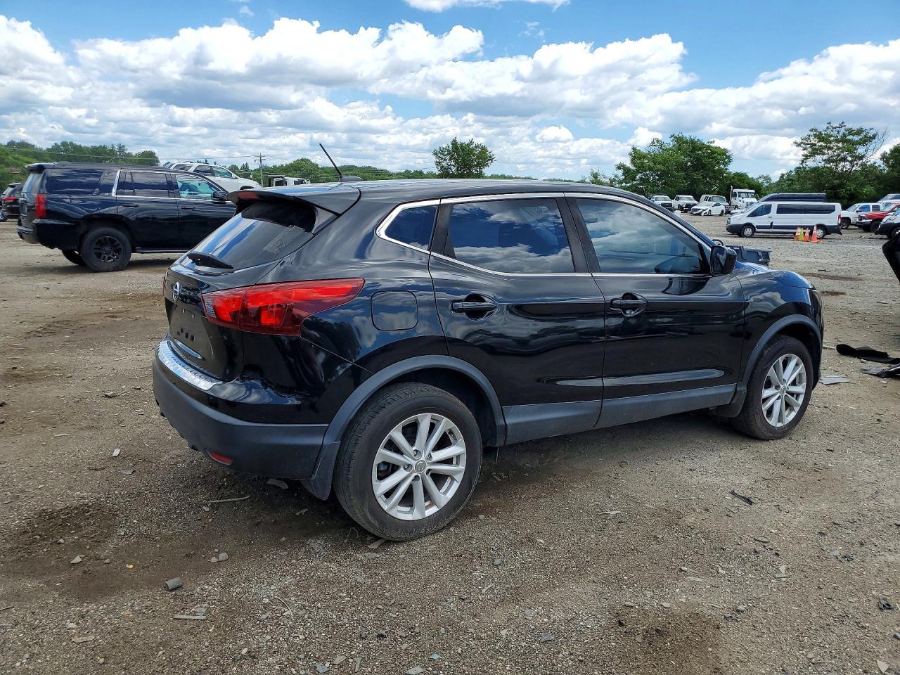 2017 Nissan Rogue Sport S - Фото 3