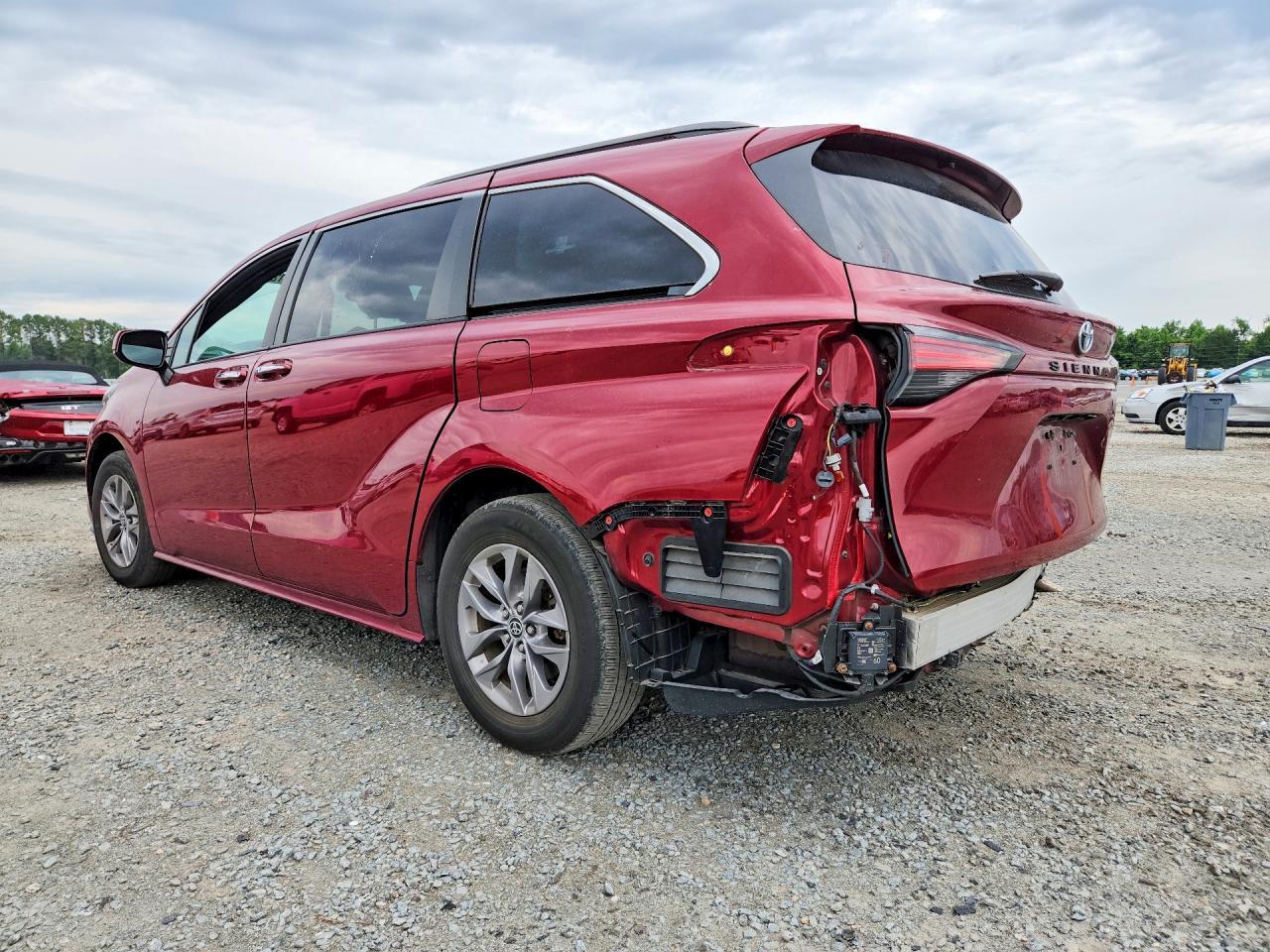 2022 Toyota Sienna Xle - Фото 2