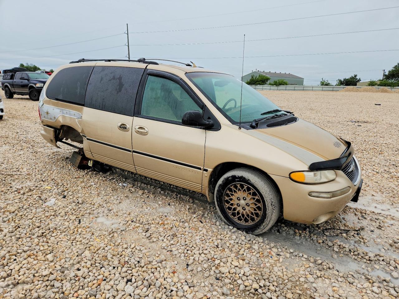1998 Chrysler Town And Country - Фото 4