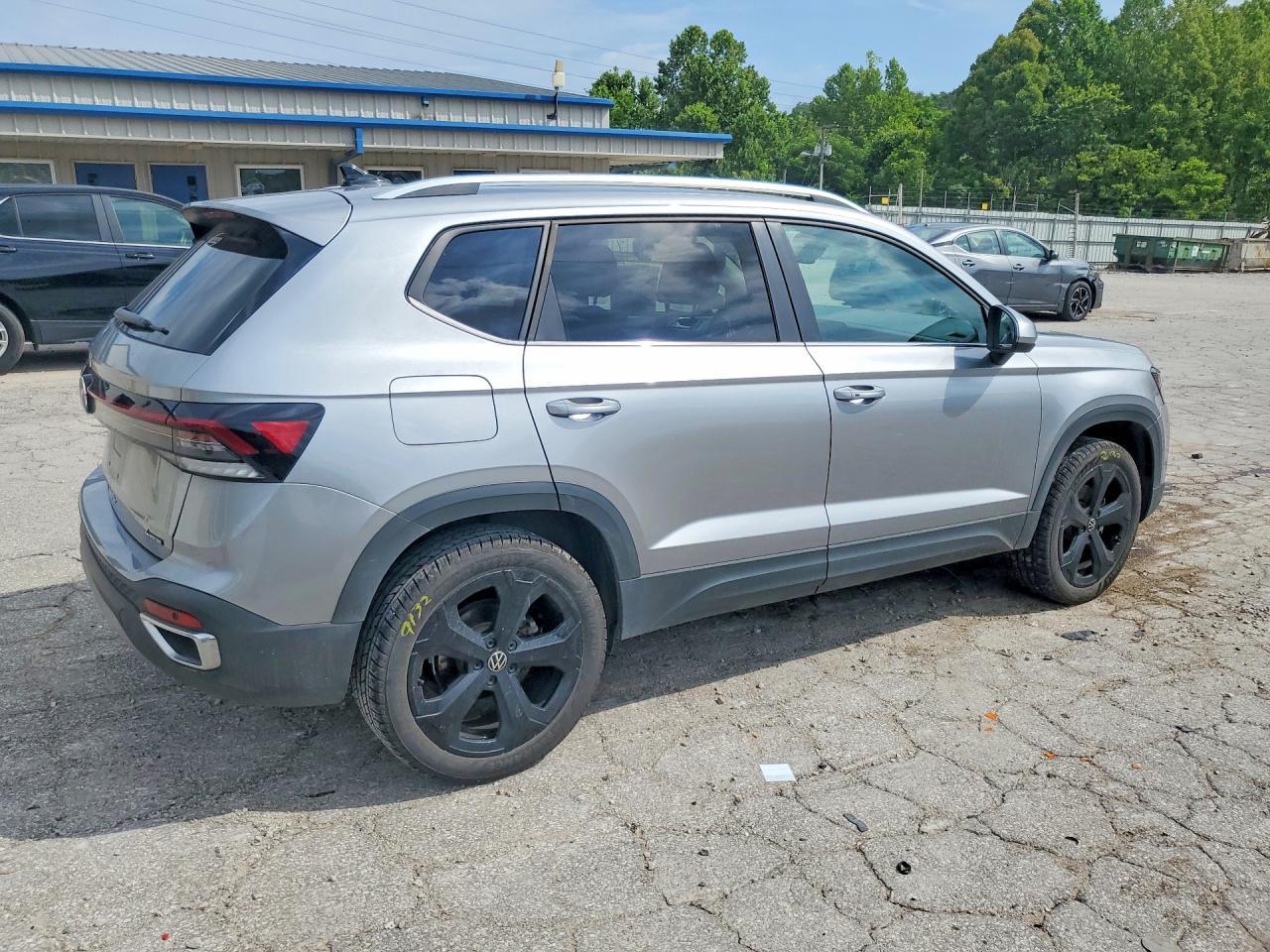 2025 Volkswagen Taos Sel - Image 3