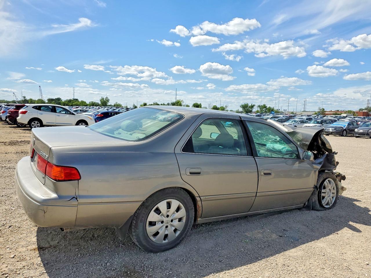 2001 Toyota Camry Le V6 - Фото 3