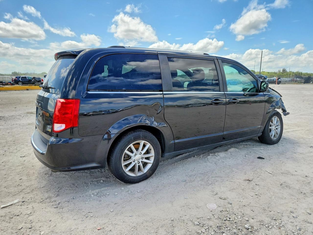 2018 Dodge Grand Caravan Sxt - Image 3