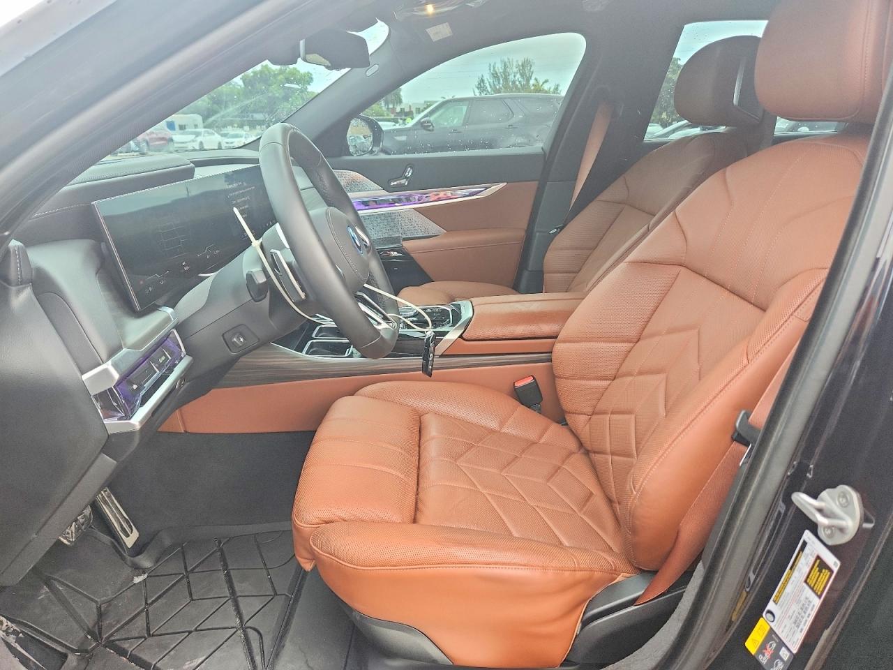 2025 BMW I7 xDrive60 - Фото 7
