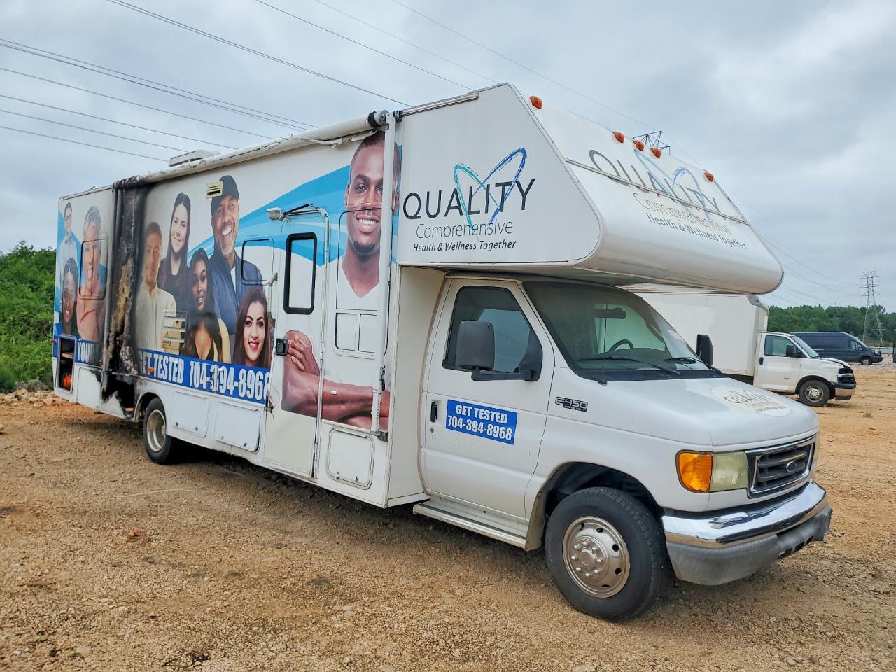 2005 Ford Econoline E450 Super Duty Cutaway Van - Image 4