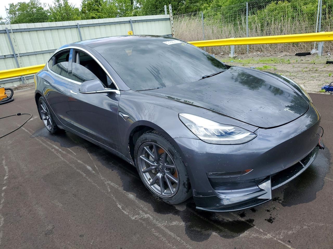 2018 Tesla Model 3 - Фото 4