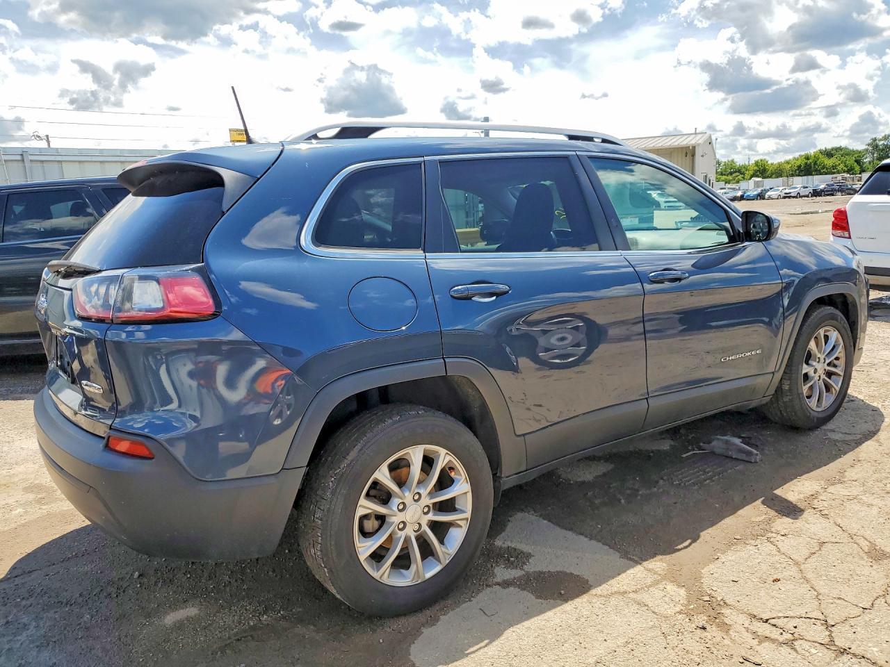 2019 Jeep Cherokee Latitude - Image 3