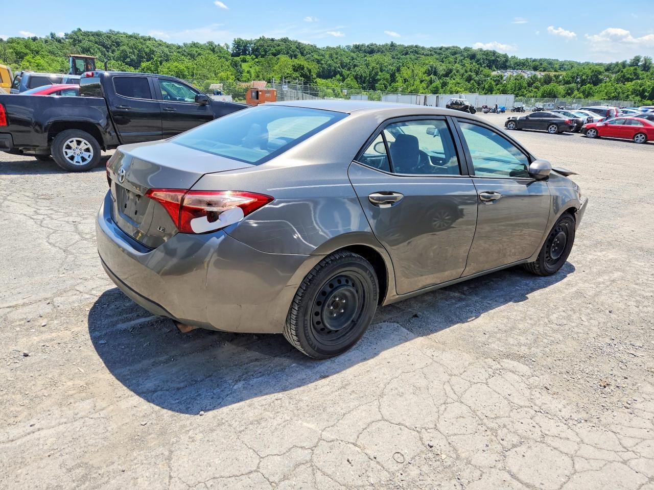 2017 Toyota Corolla Le - Фото 3