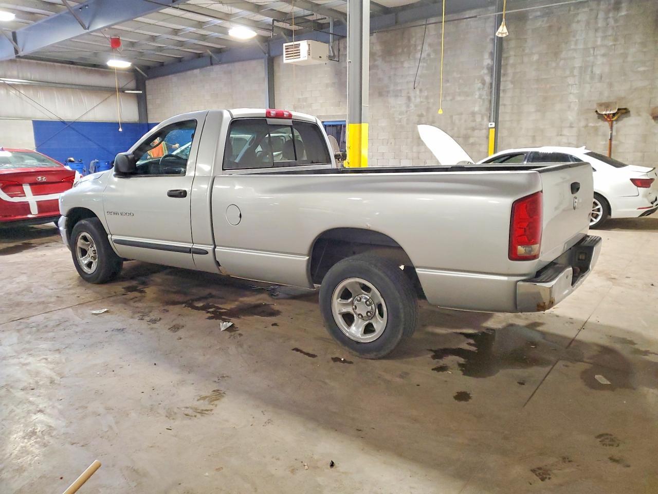 2005 Dodge Ram 1500 St - Фото 2