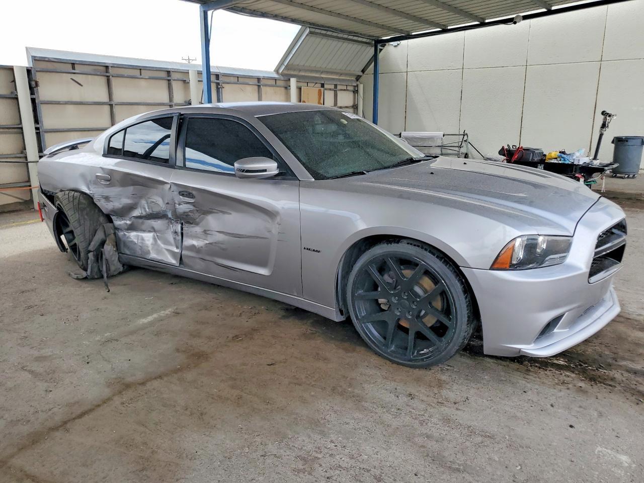 2013 Dodge Charger R - Image 4