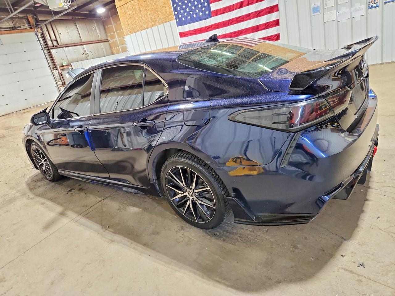 2021 Toyota Camry Se - Фото 2