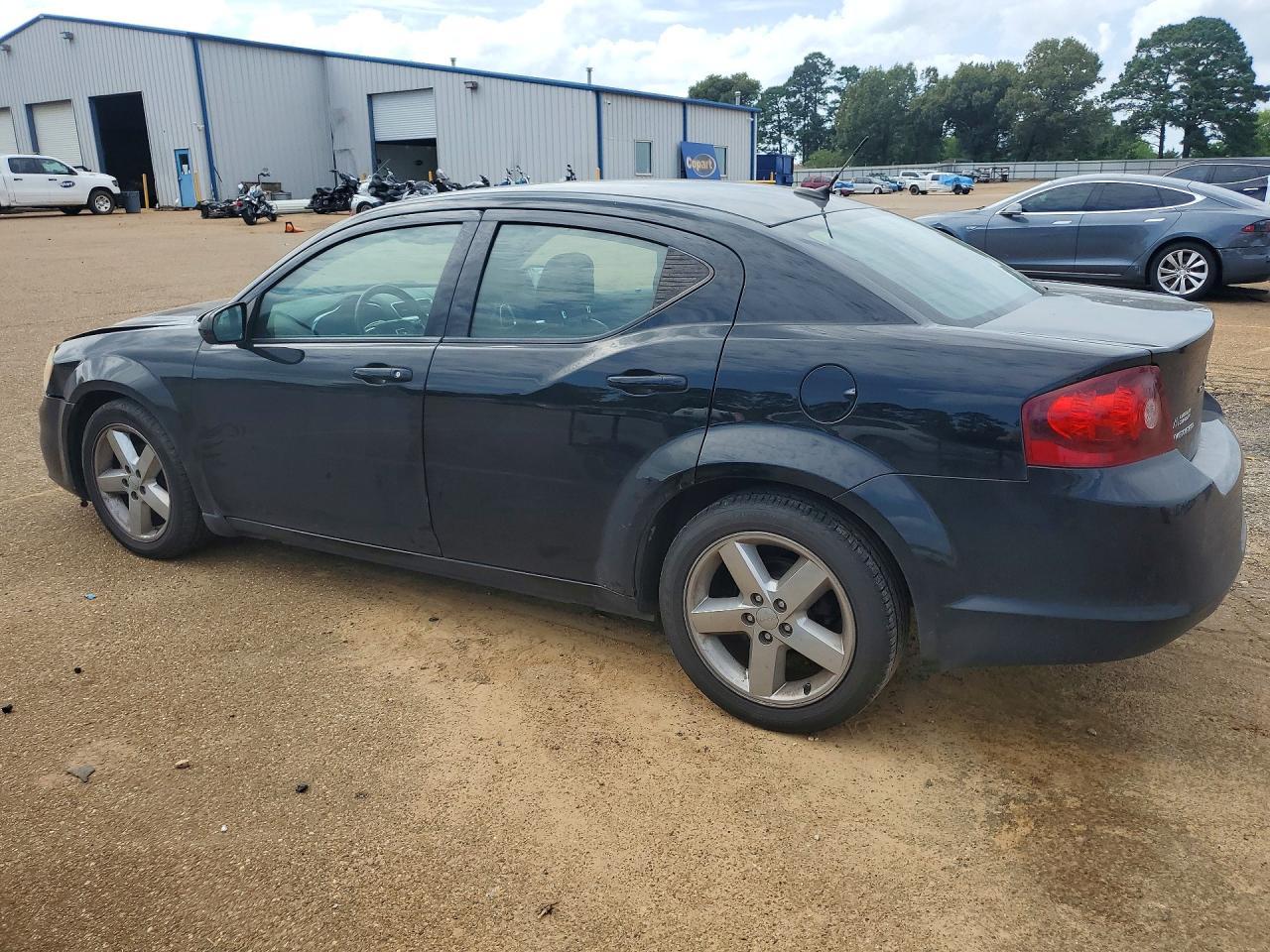 2011 Dodge Avenger - Image 2