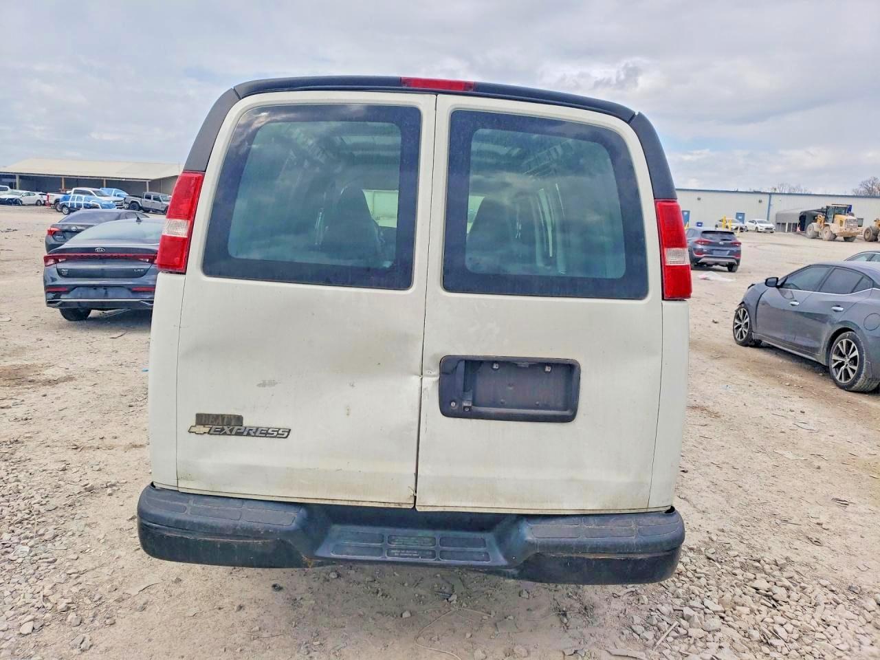 2018 Chevrolet Express G2500 4Lt - Фото 6