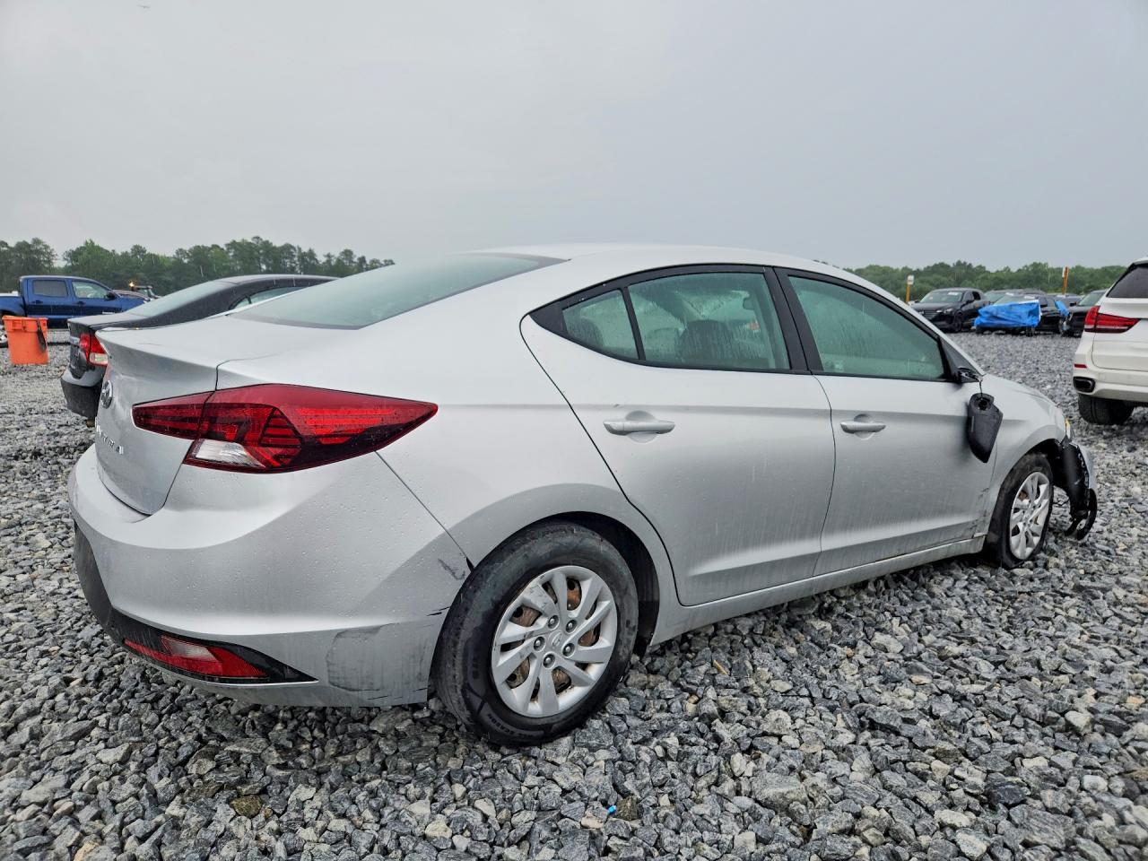 2019 Hyundai Elantra Se - Image 3