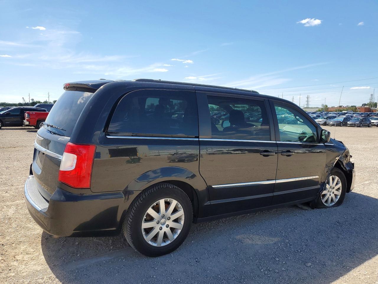 2015 Chrysler Town & Country Touring - Image 3
