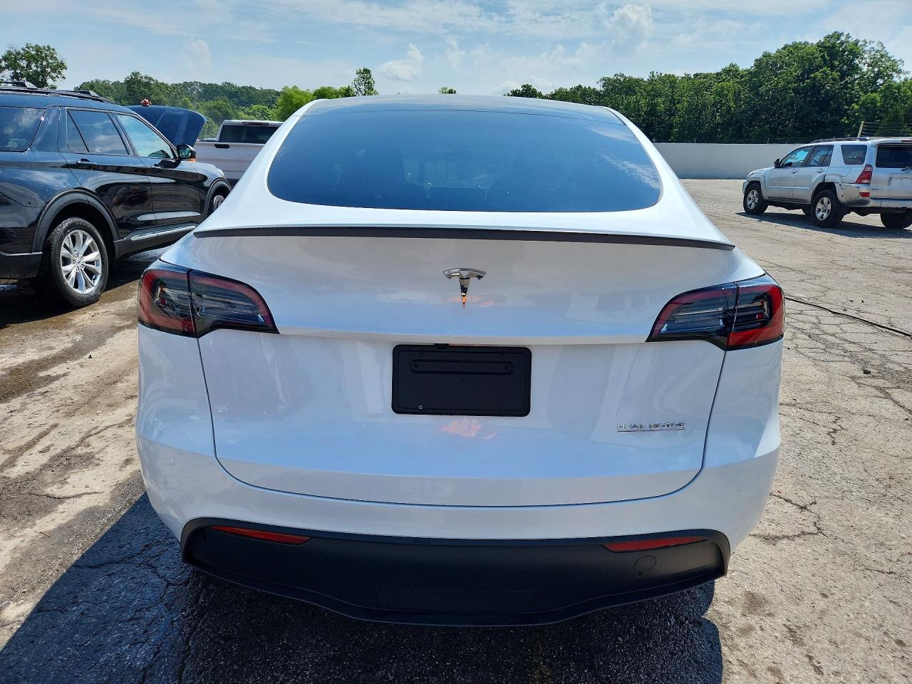 2025 Tesla Model Y - Image 6
