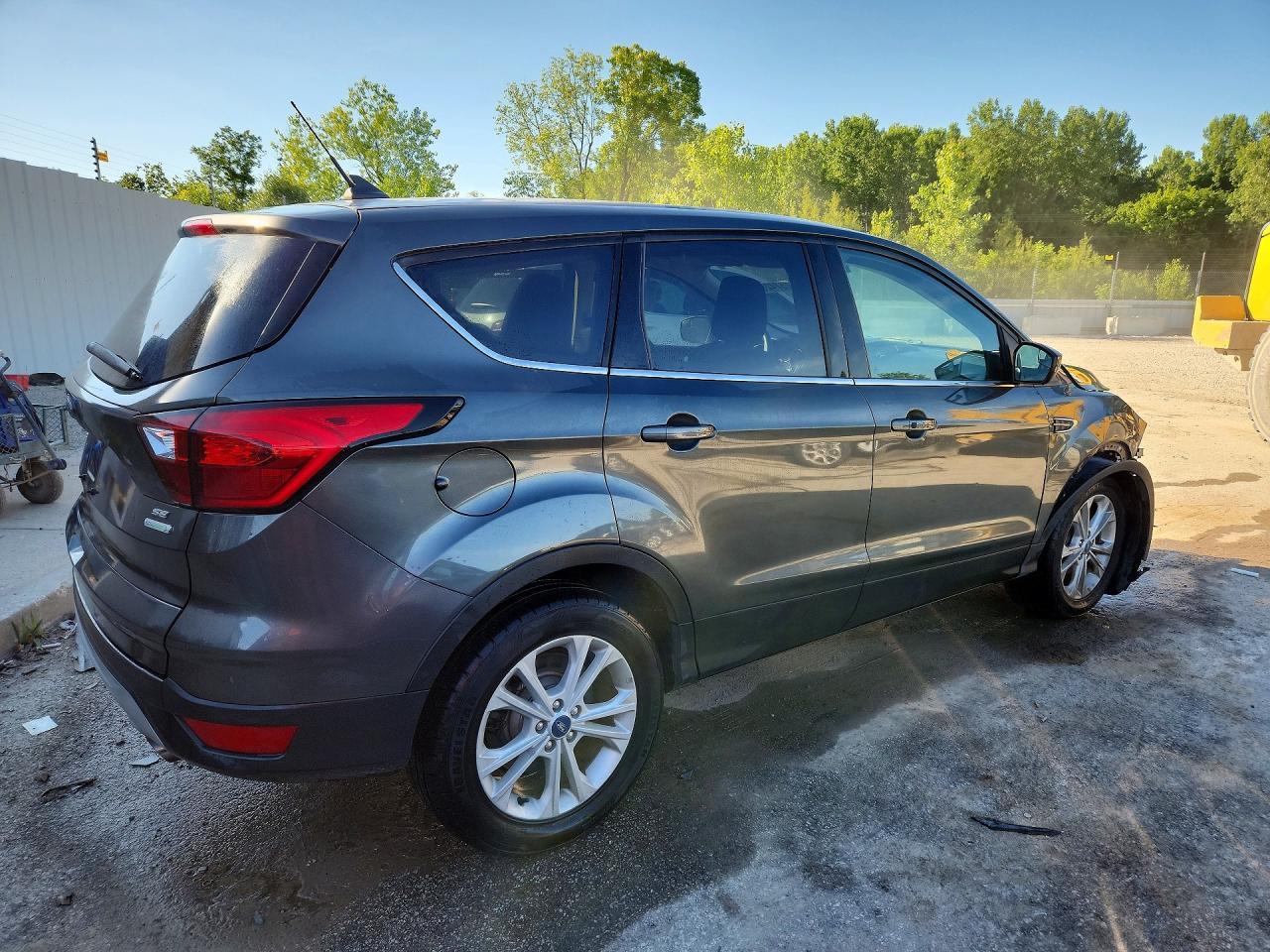 2019 Ford Escape Se - Фото 3