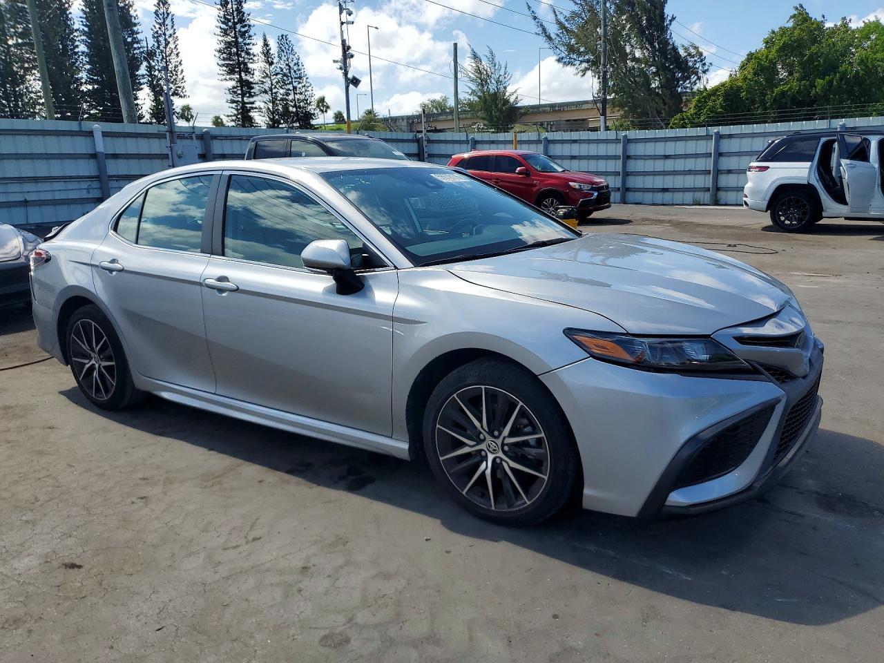 2023 Toyota Camry Se - Image 4