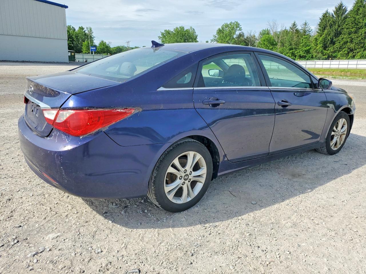 2011 Hyundai Sonata - Image 3